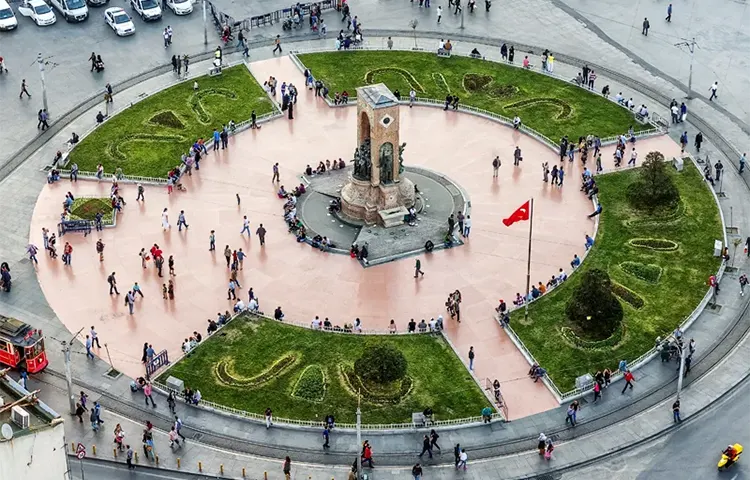 میدان تکسیم استانبول