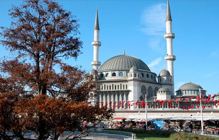 میدان تکسیم استانبول