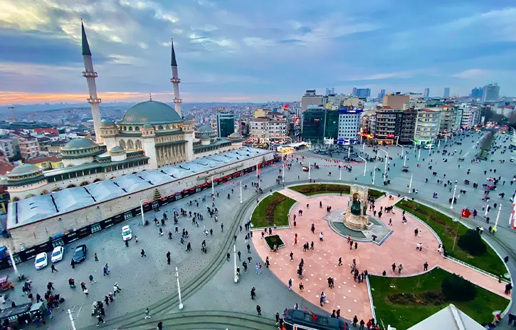 میدان تکسیم استانبول