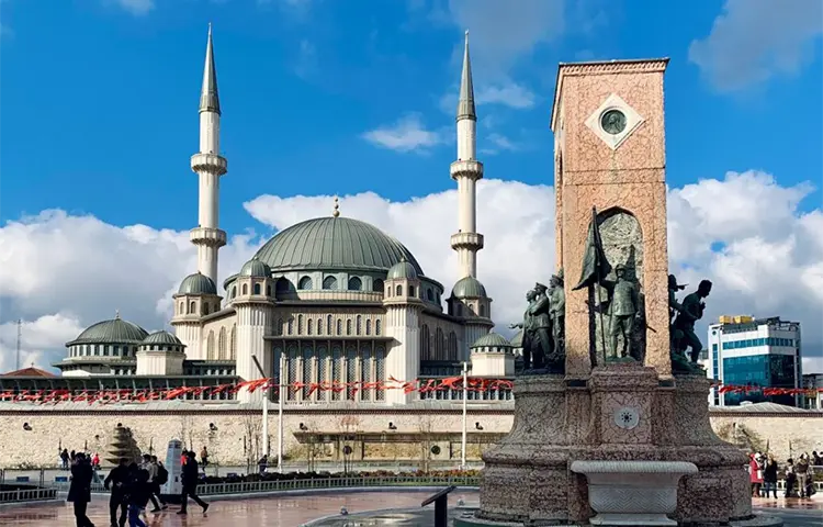 میدان تکسیم استانبول