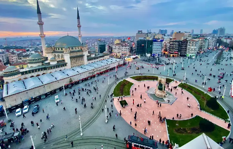 میدان تکسیم استانبول