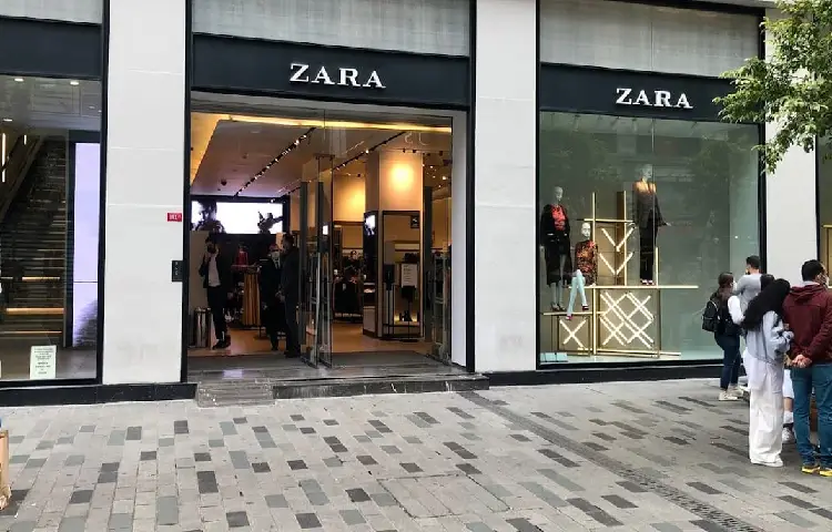 فروشگاه زارا در خیابان استقلال استانبول