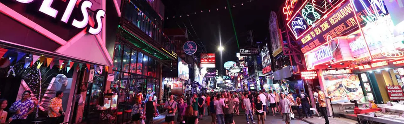 واکینگ استریت پاتایا؛ خیابانی پرجنب‌وجوش برای شب‌گردی