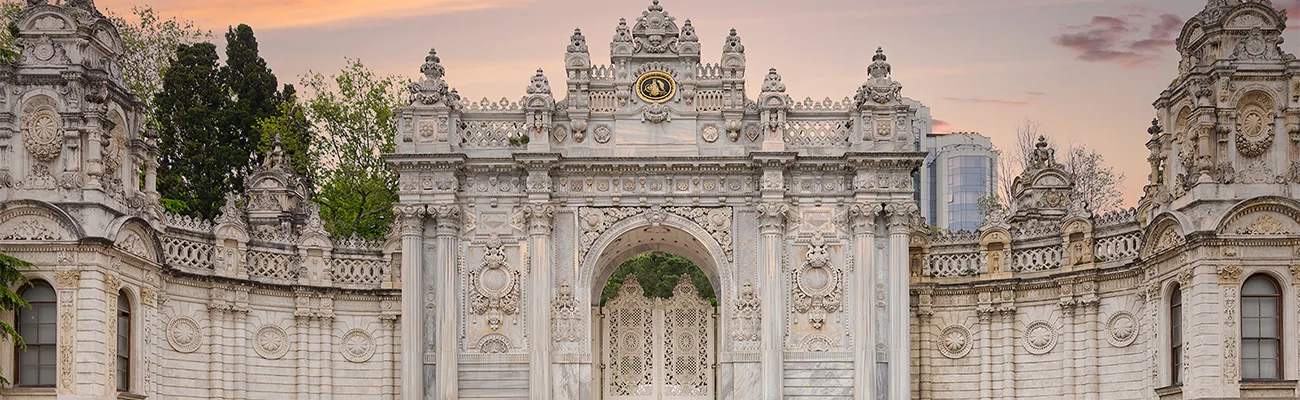 کاخ دلما باغچه؛ شکوه سلطنتی و معماری باشکوه عثمانی در استانبول