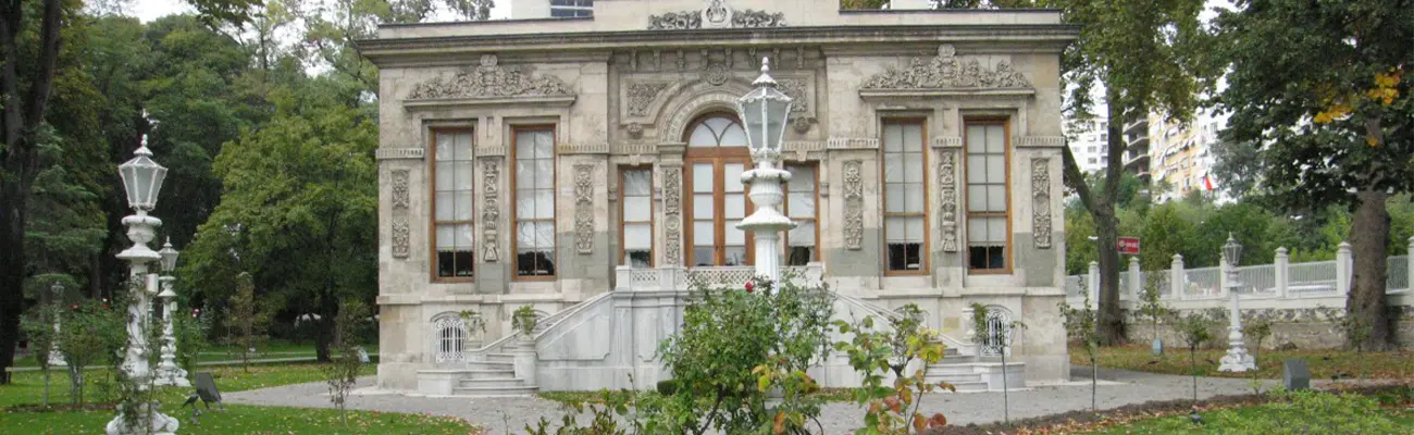 قصر ایهلامور استانبول؛ جاذبه‌ای با معماری سلطنتی و باغ‌های باشکوه