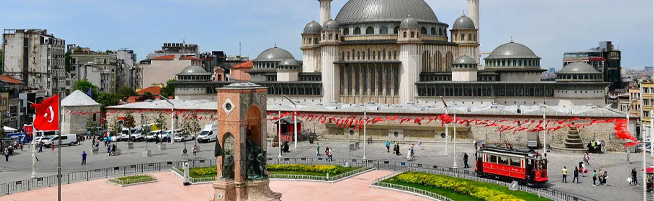 میدان تکسیم استانبول؛ قلب زندگی شهری و مرکز فعالیت‌های گردشگری