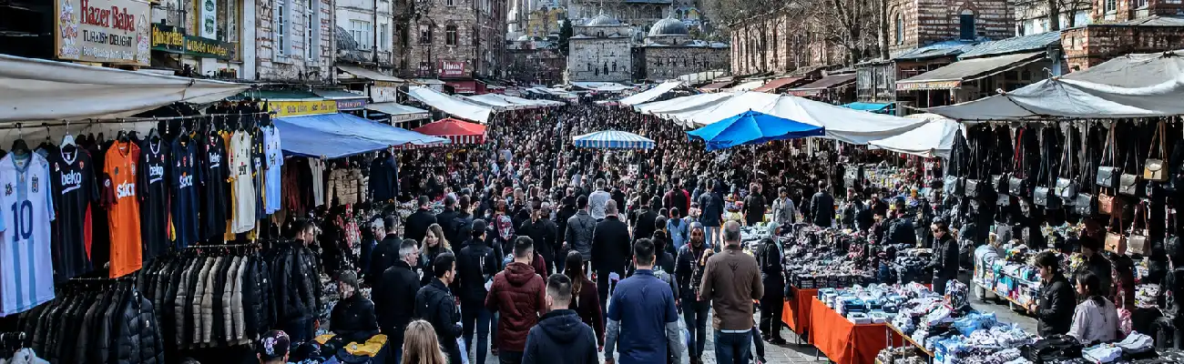 جمعه بازار استانبول، از راسته‌های فیندیک‌زاده تا آکسارای